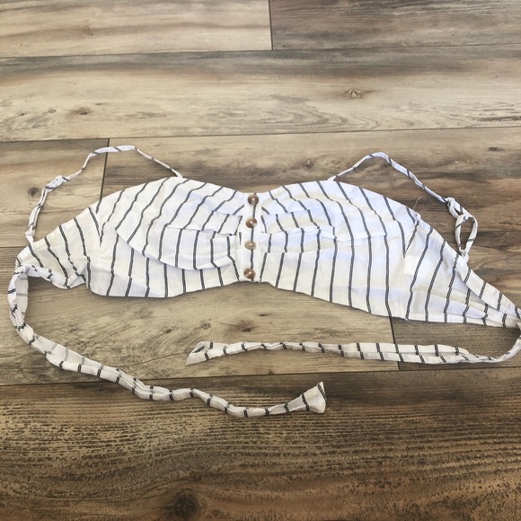 Shein medium black and white stripped crop top - Picture 1 of 3